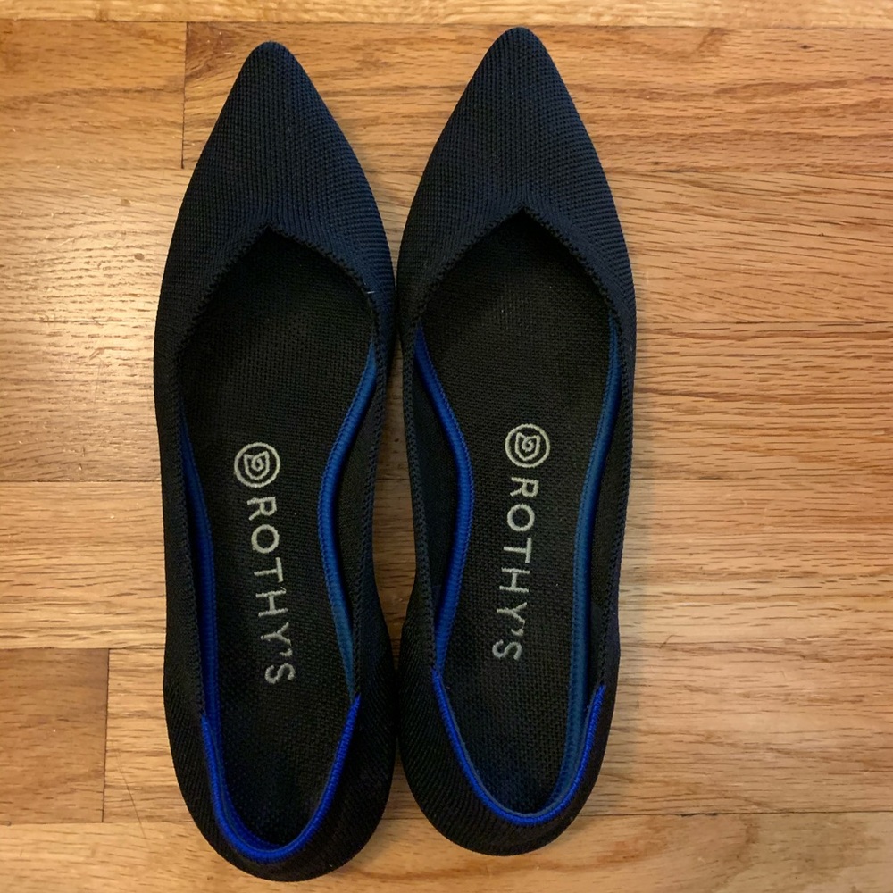 Rothy’s black points